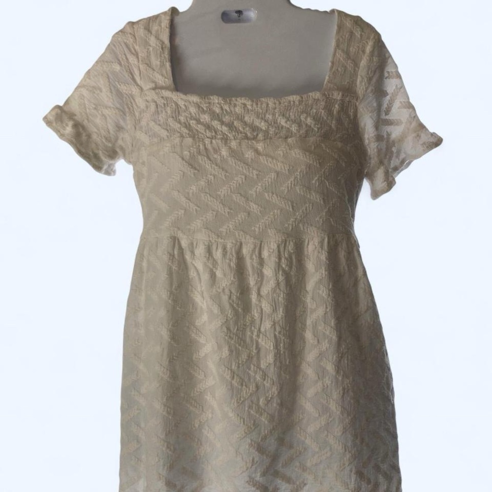 Line and Dot White Textured Short Sleeve Dress with ruffle bottom PXS